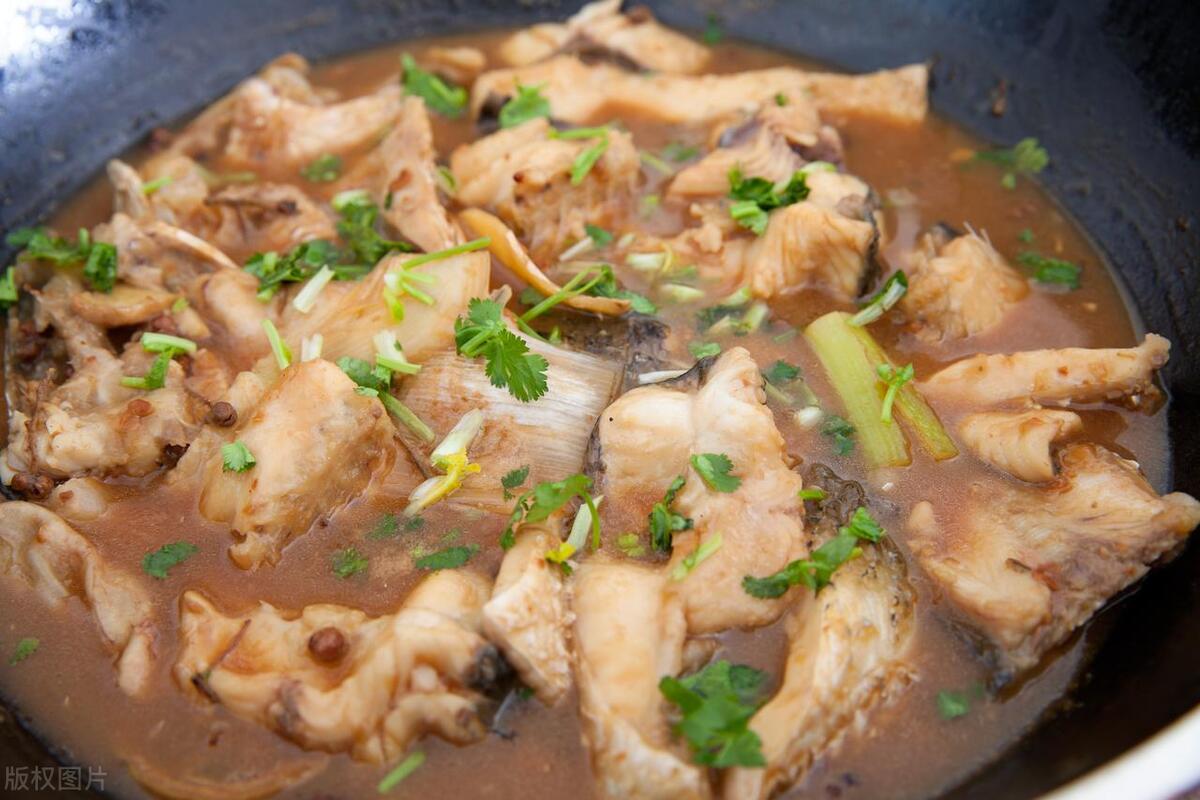 腊鸭肉怎么焖好吃又嫩,鸭脯肉怎么烧会嫩一点