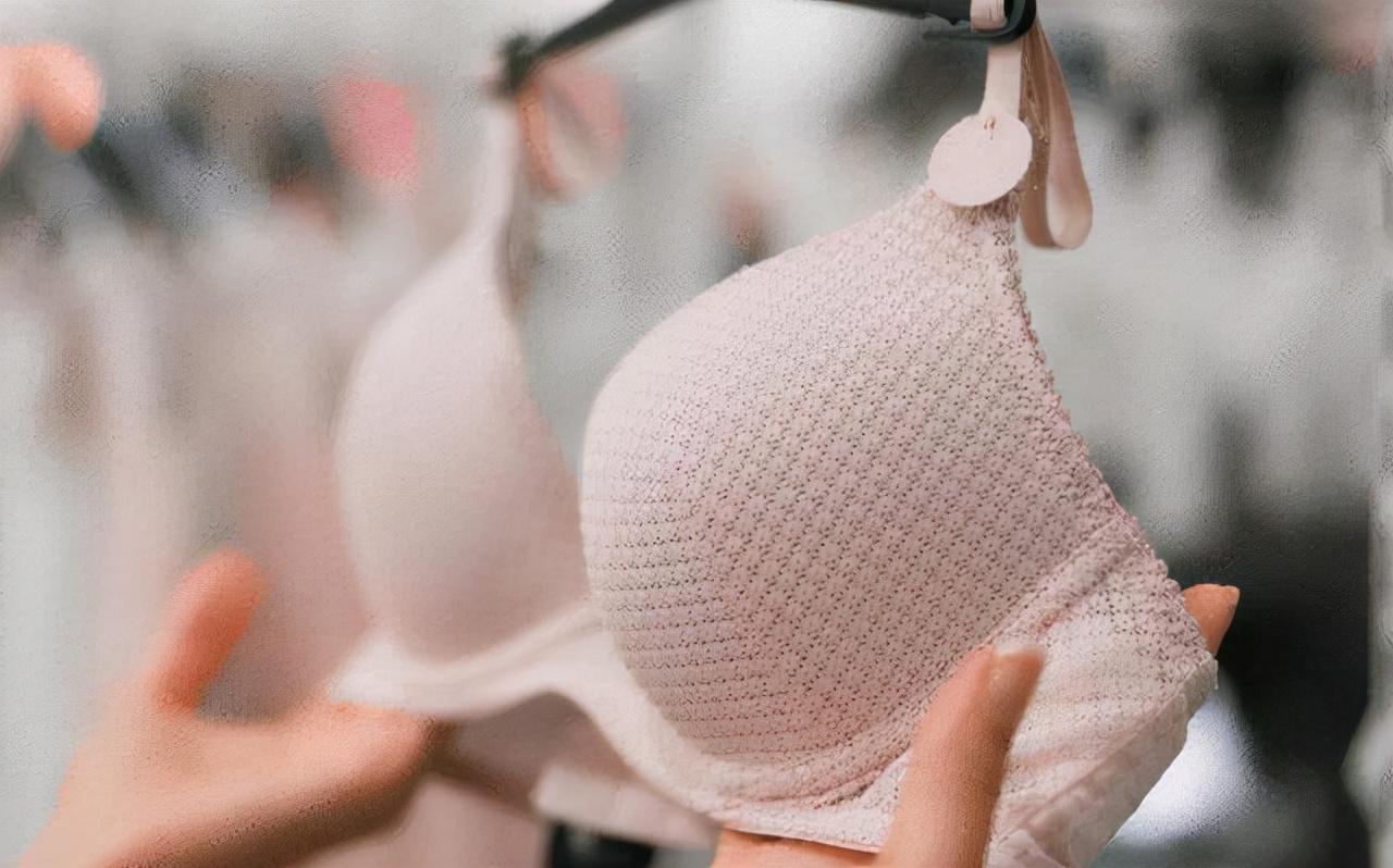 不坚持穿内衣会怎么样,坚持一年不穿袜子会怎样