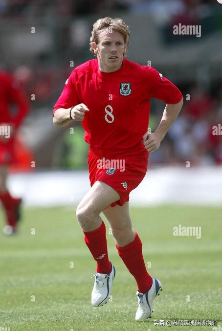 世界第二大球鞋生产商，王牌设计师被挖走后，仅用四年彻底沦落