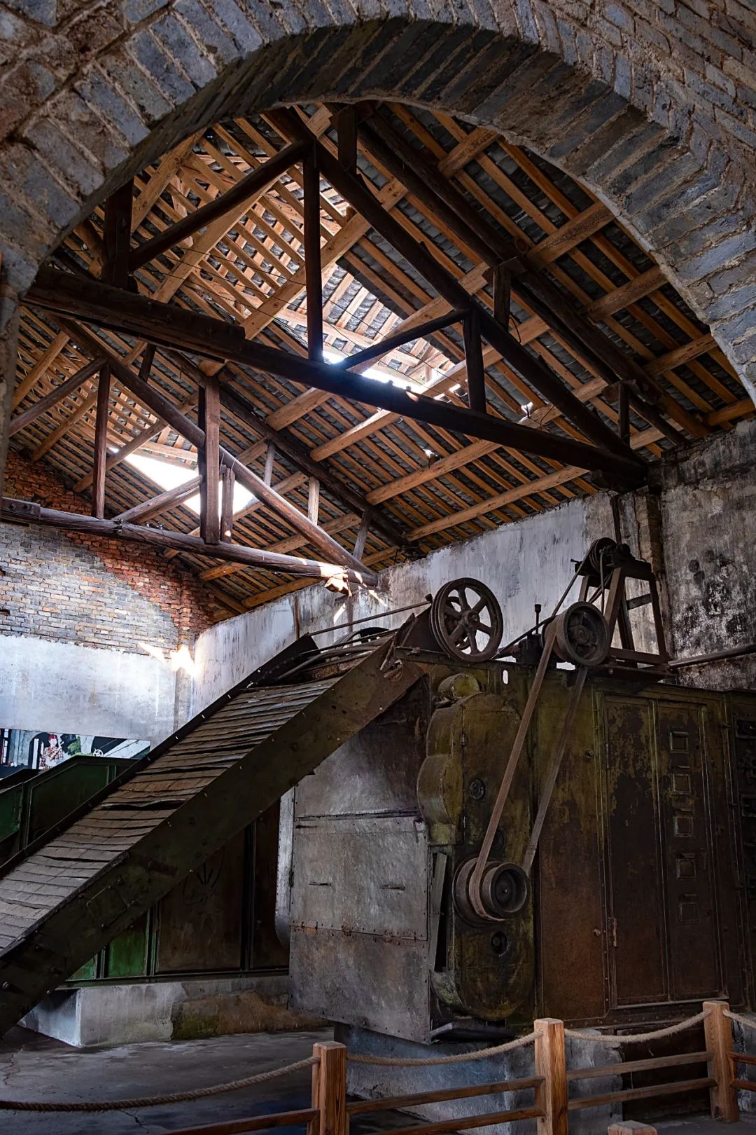 如何看懂中国第一山地省的多彩文化史诗？