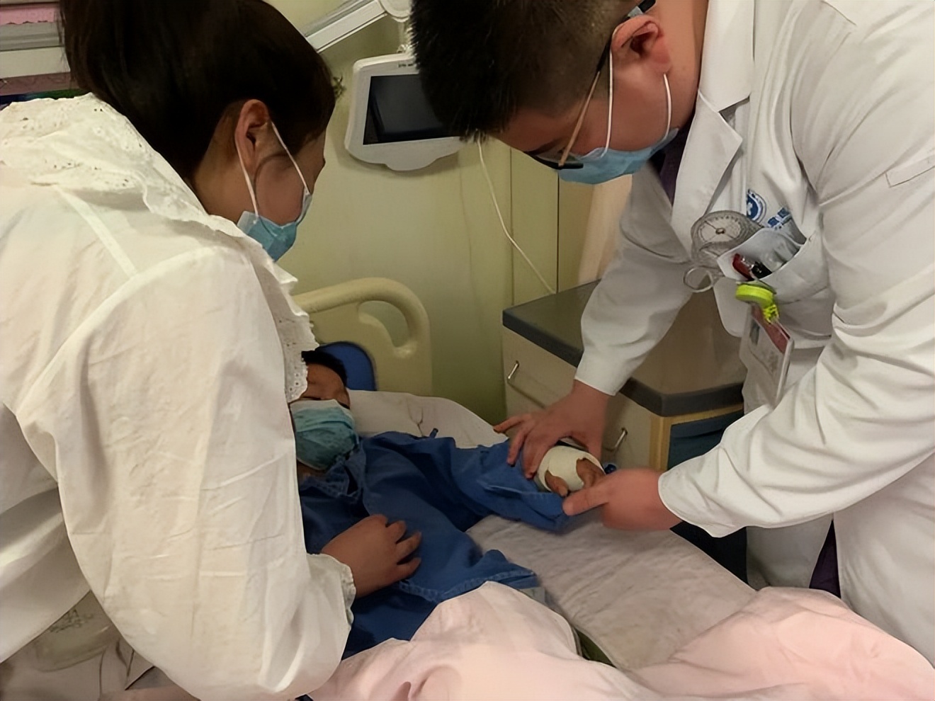 儿童股骨干粉碎性骨折对位不太好,儿童股骨干骨折石膏固定