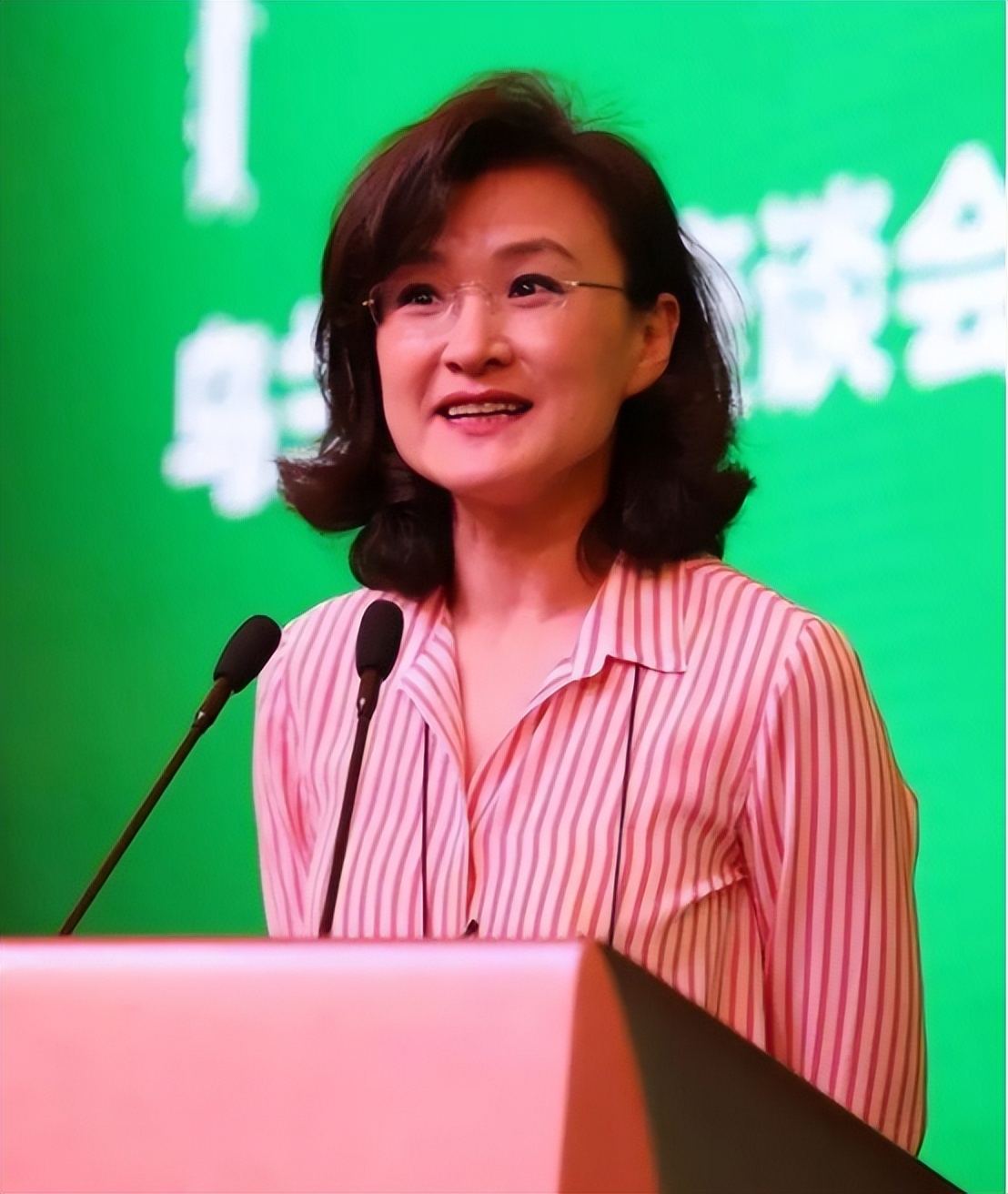 曾经的央视赫赫有名的主持人董倩,央视名嘴董倩现状