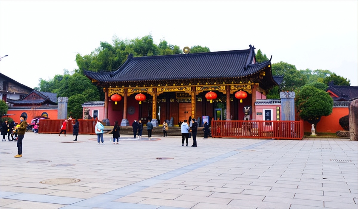 问道龙虎山，观“天下三绝”，“道教第一山”碧水丹霞入画来