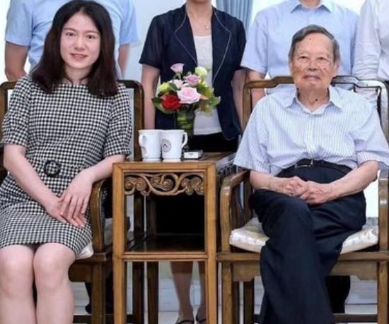 杨振宁教授和翁帆生活照,关于杨振宁教授与翁帆是否有孩子