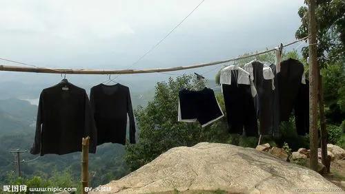 预防黑色纯棉衣物掉色,黑色衣裤掉色了还原小妙招