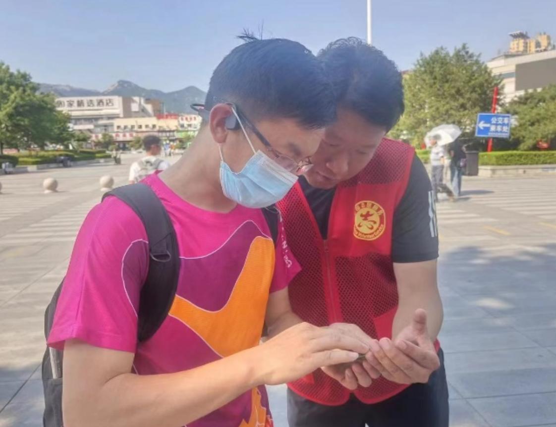 *安泰**：城市广场全员志愿服务“动起来”展“红色广场”良好形象