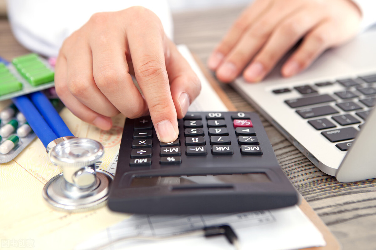 与医院有医疗纠纷，欠医院的医疗费怎么办？