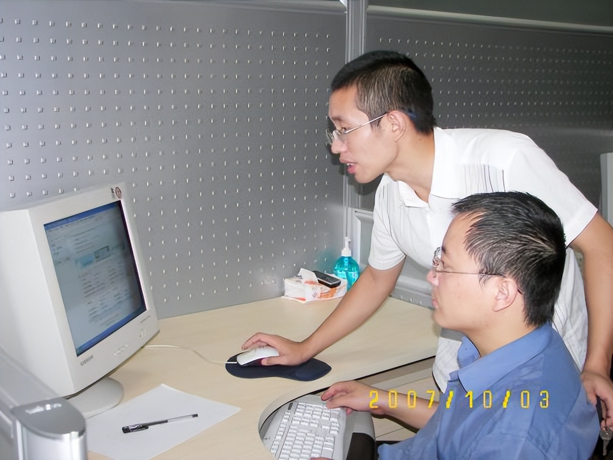 从山村穷小子到百亿家产的继承人,22岁小伙白手起家创立自己的公司