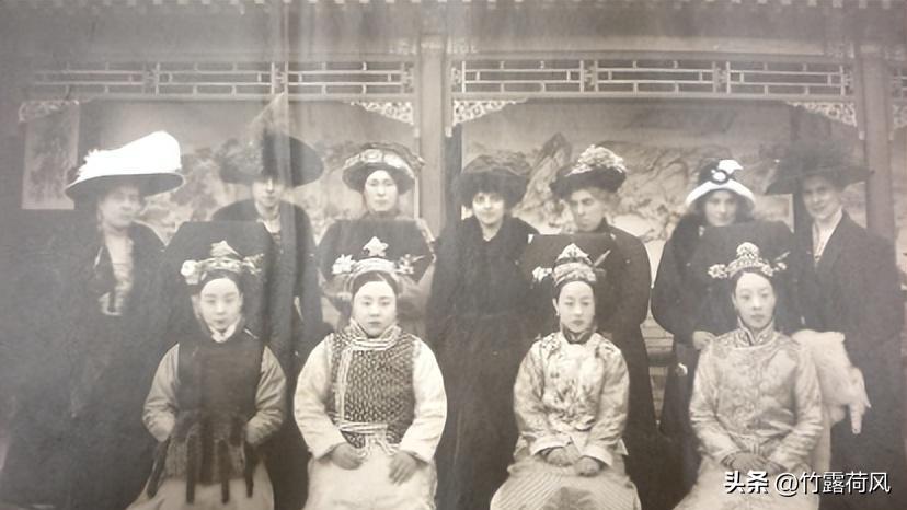 变态的纳粹德国，*光脱**犹太人女人衣服，集体*杀屠**!,2