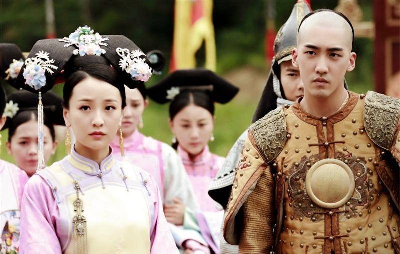 康熙把皇长子圈禁起来,康熙的第一个儿子和长子