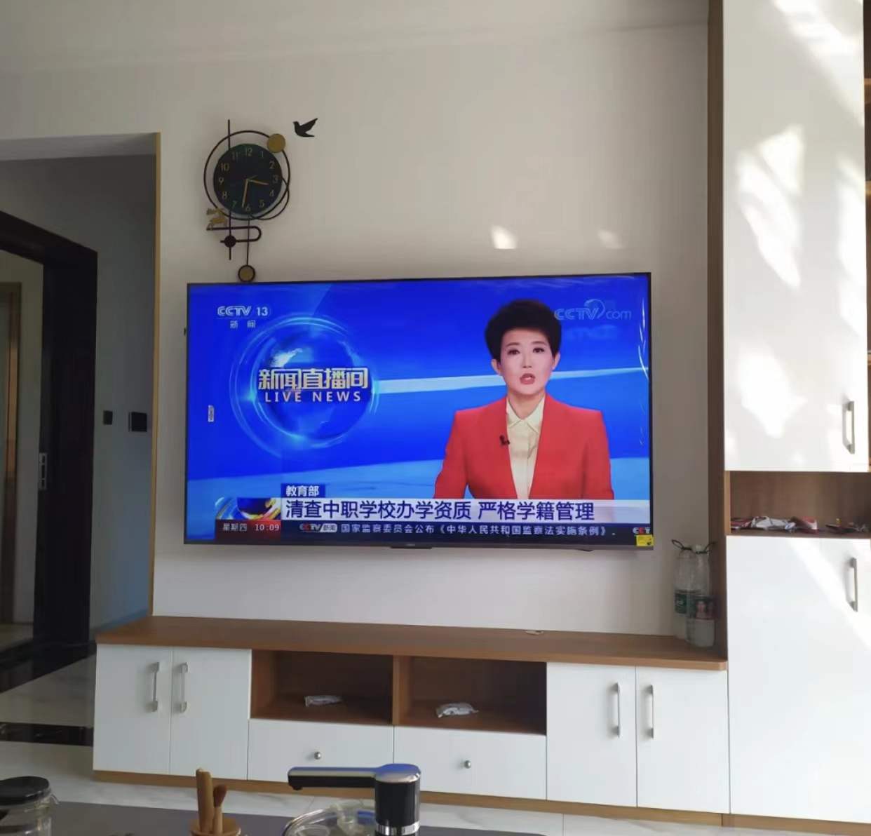 看电视的时候越来越少,看电视的越来越少了