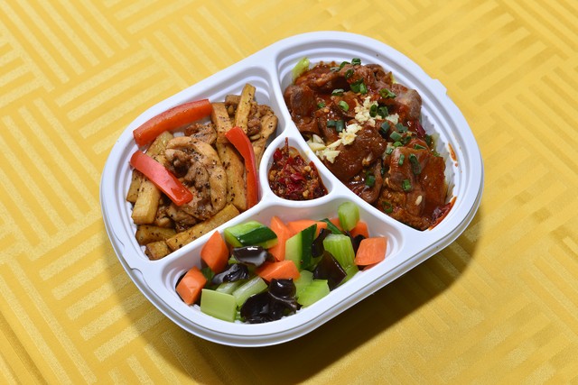 高铁盒饭价格过高,高铁盒饭太贵了说说