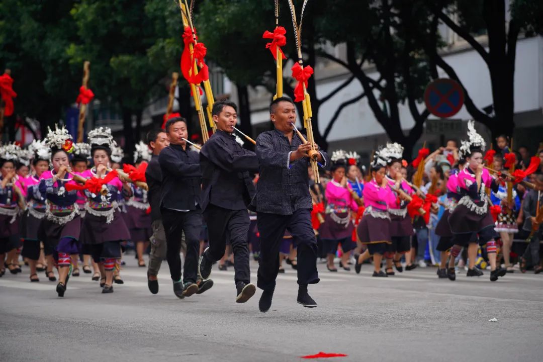 超震撼走秀场面,村超民族走秀完整版