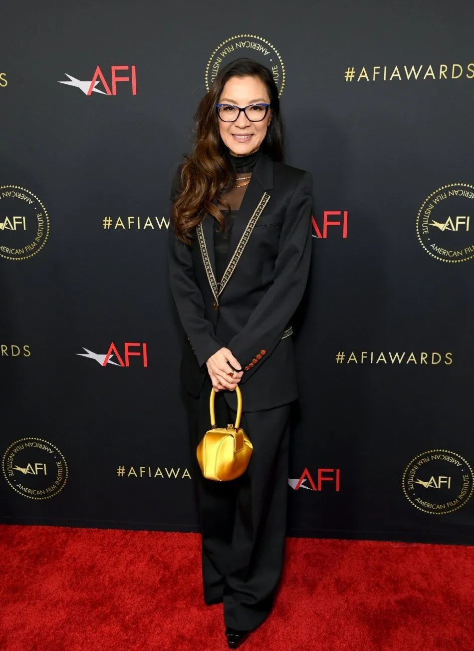 杨紫琼高定礼服闪耀戛纳红毯,杨紫琼携手老公亮相奥斯卡红毯