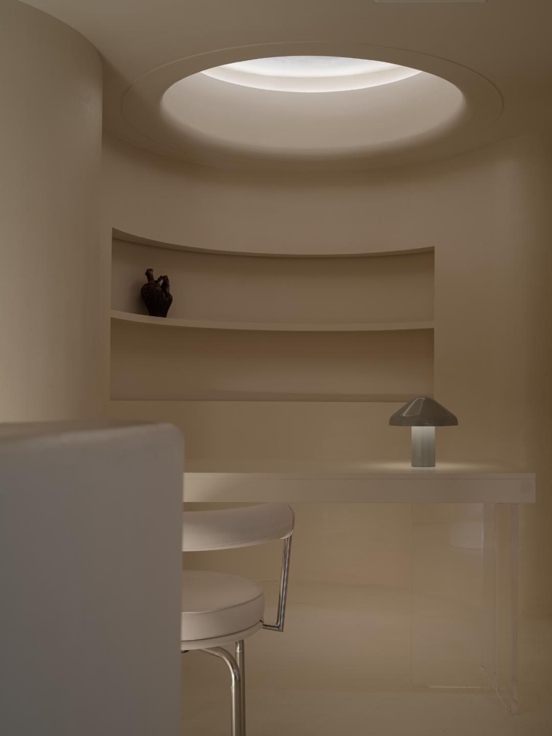 法式奶油风装修美容院,优雅净白空间设计