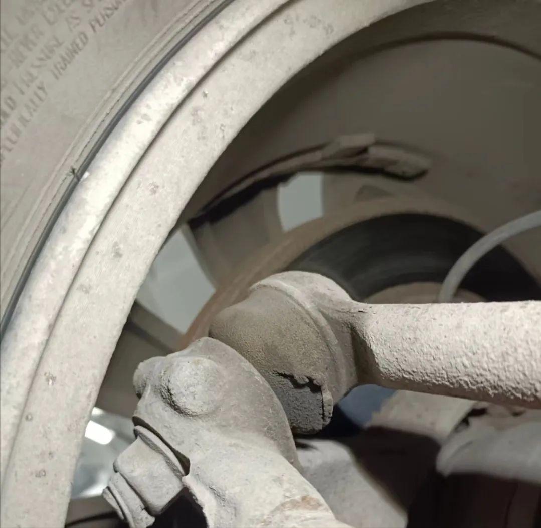 09天籁全车翻新整改多少钱,日产天籁自己撞烂了维修多少钱