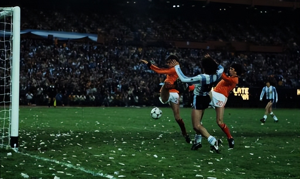 22年足球世界杯阿根廷比赛视频,1978年阿根廷世界杯足球照片