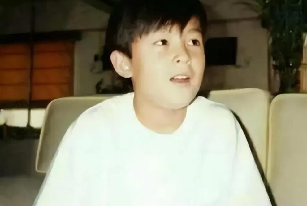 12岁交出自己，1400张不/雅照毁掉15位女星陈冠希的荒唐*艳猎**史！