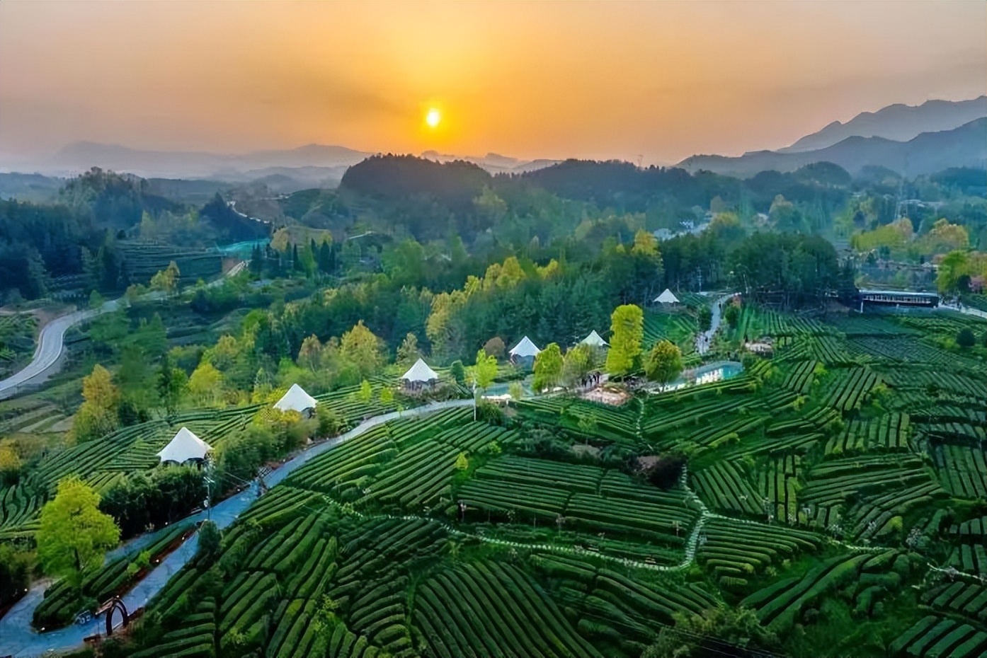 夏天游玩路线,夏天旅游最佳路线推荐