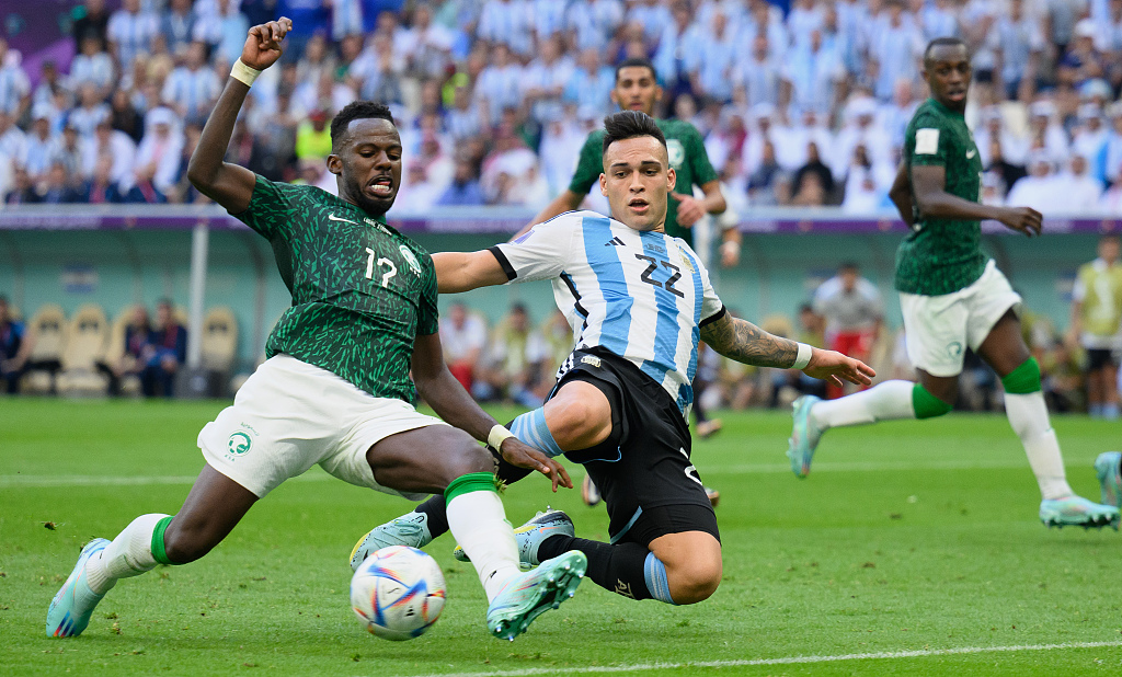 102.3VS112.2！阿根廷输得并不冤，沙特多跑出1个人，梅西仅7.8km