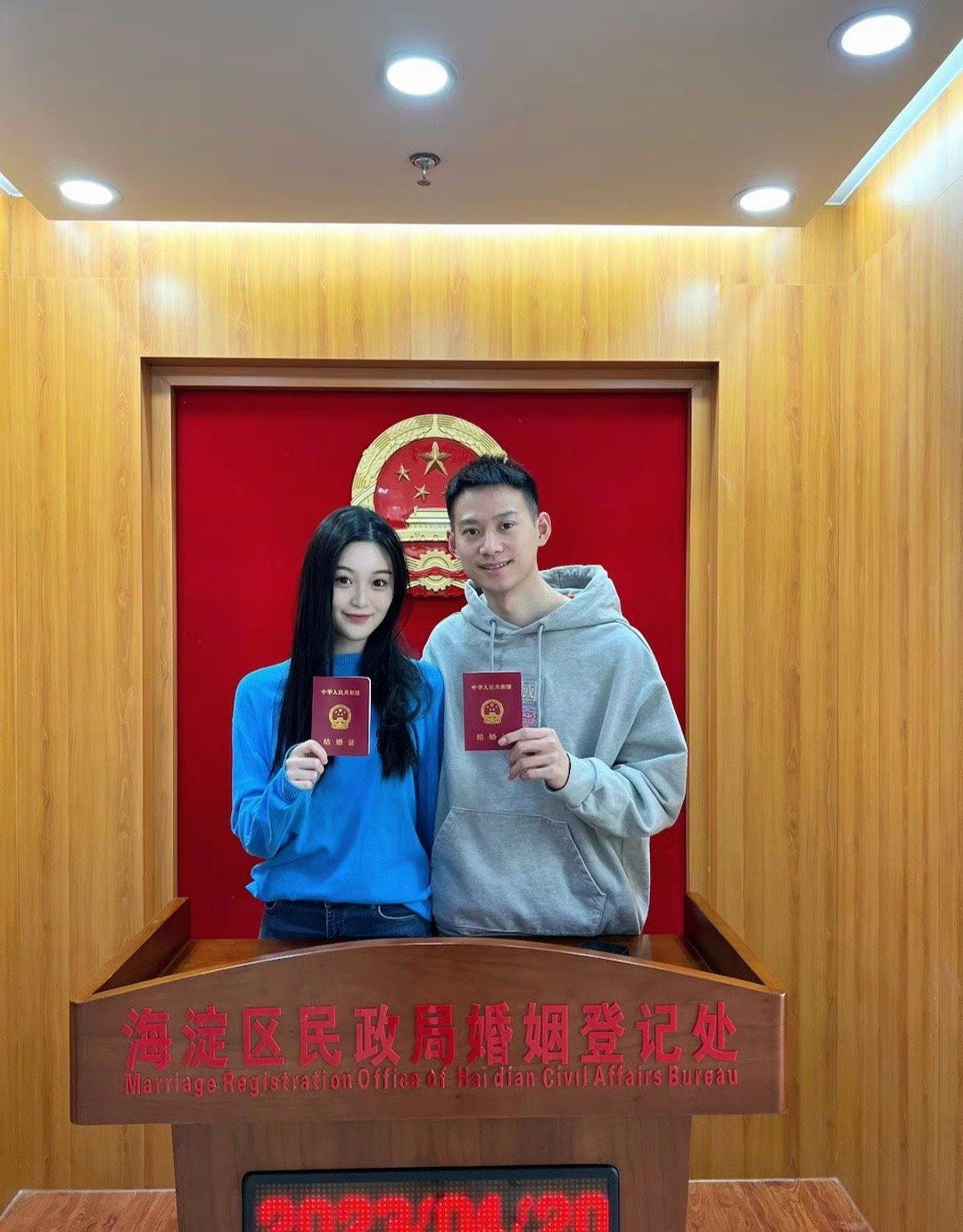 国乒名将周雨官晒结婚证,乒乓球周雨有女朋友吗