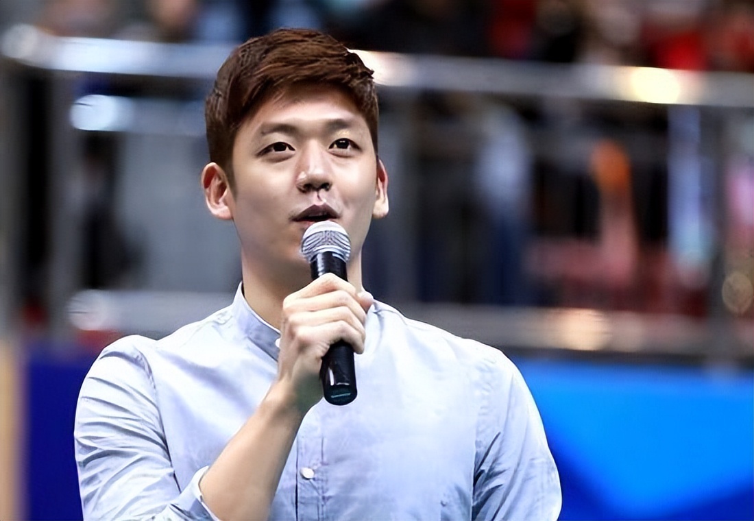 他是羽球赛场上的欧巴，出道即巅峰，却从未染指过男双世界冠军