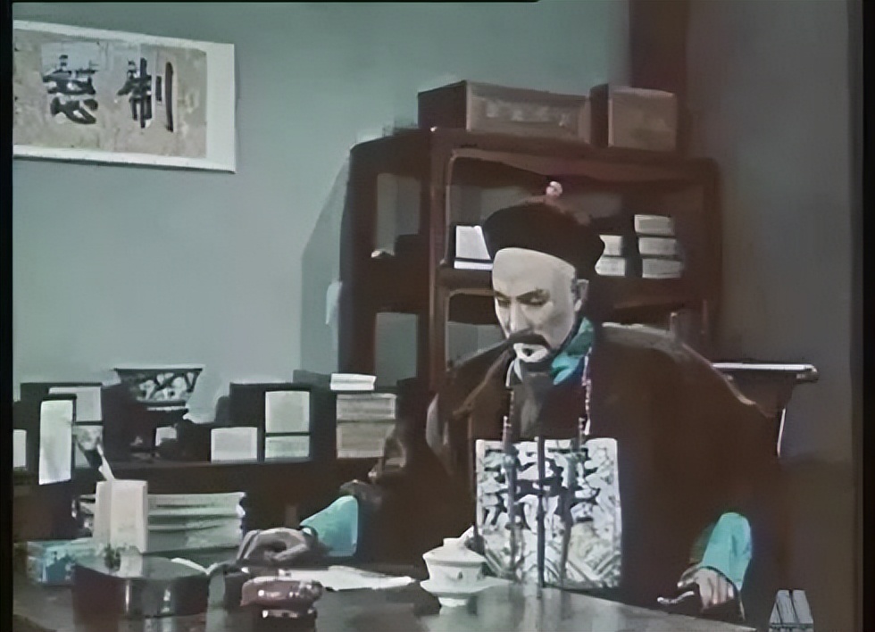 你们在课桌上留下哪些励志的话,学校适合贴在课桌上的座右铭