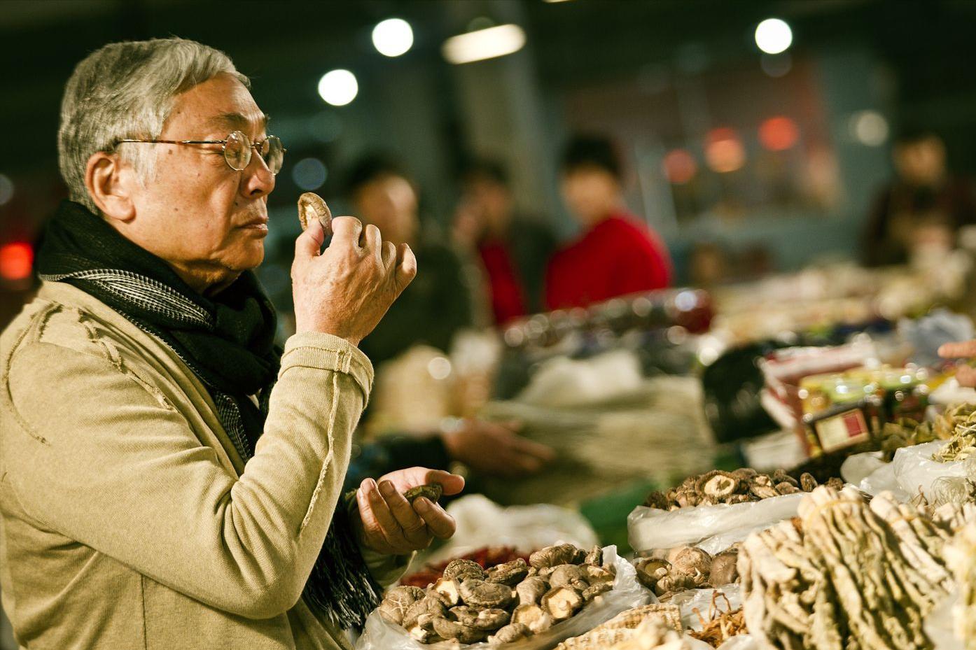 电影饮食男女做菜片段,电影饮食男女深度解析