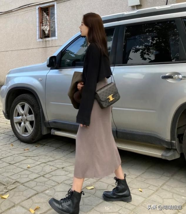 杨幂同款镂空马丁靴显腿粗吗,杨幂带火的鞋子素材