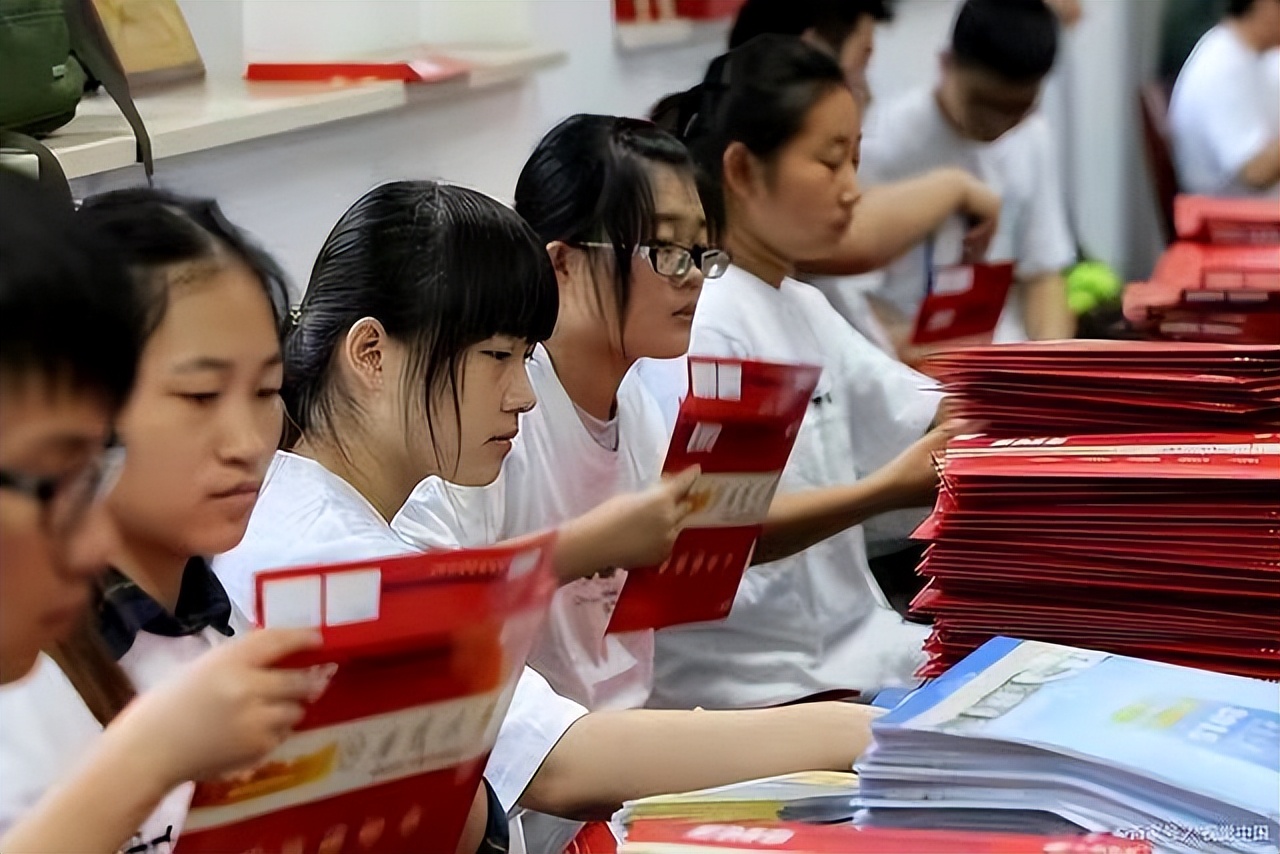 本科录取分数线较低的学校,2020多所高校爆冷直降90分