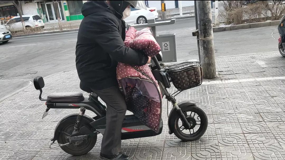 取消老年代步车老人怎么出行,老年代步车需要上牌和驾驶证吗