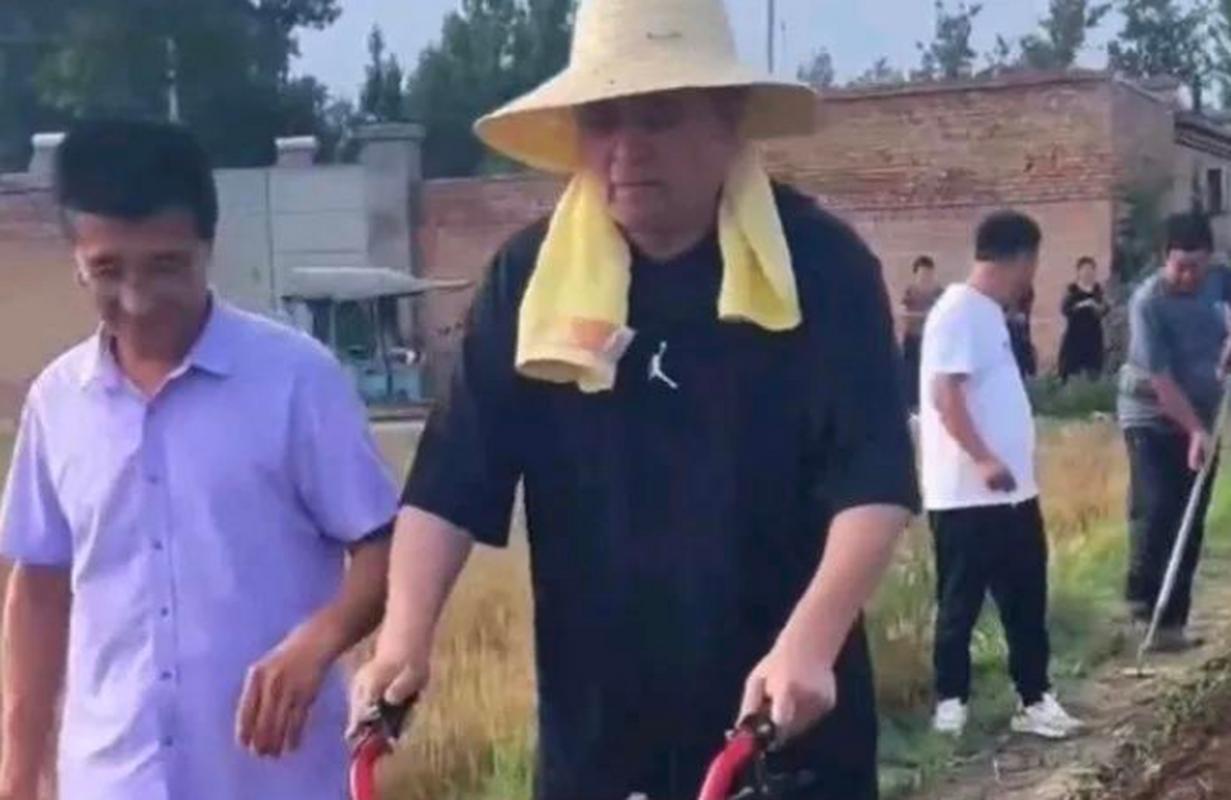 58岁毕福剑离开央视到哪了,离开央视毕福剑现在过得如何