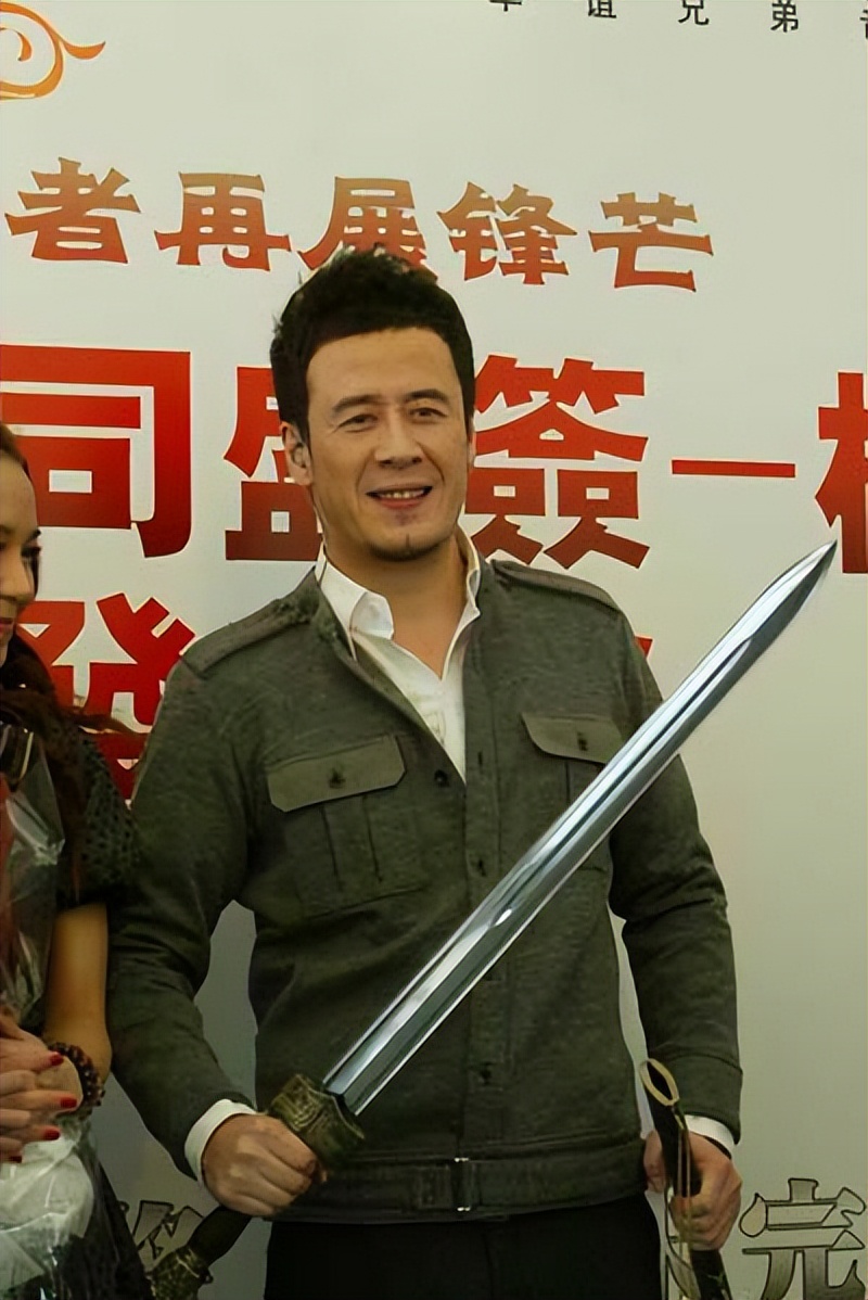 杨坤为什么在乐坛的地位高,杨坤为什么在乐坛的地位这么高