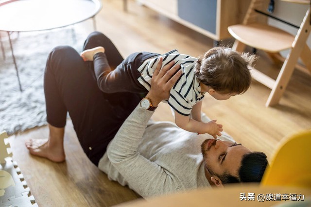 怎样才能让孩子戒掉玩手机上瘾,小孩子玩手机上瘾怎么引导他