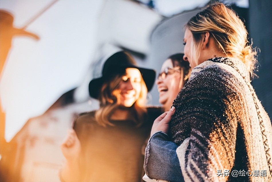 星巴克挤满了失业的中年人视频,星巴克挤满了失业的中年人全文