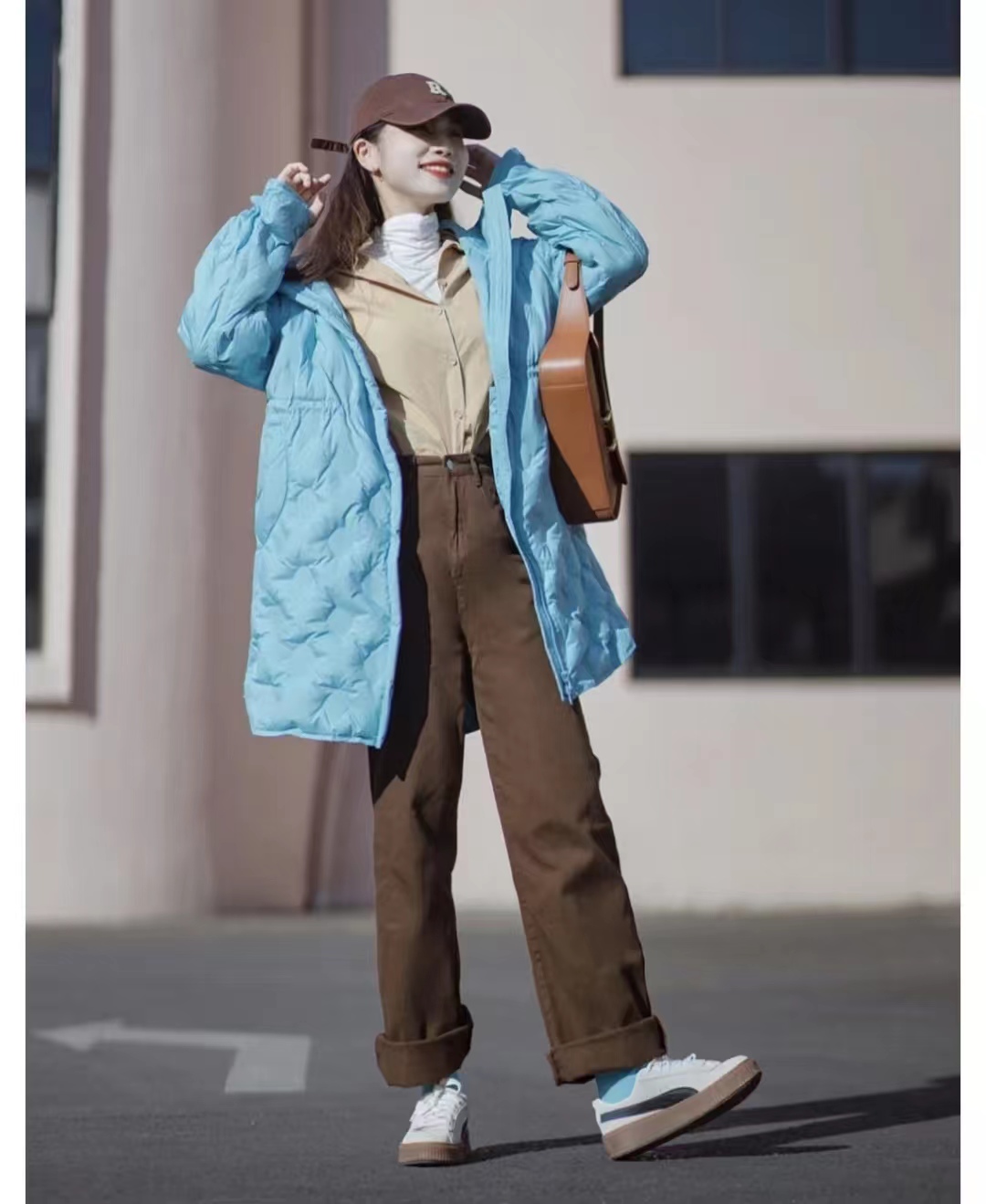 冬季穿什么颜色的羽绒服最百搭,流行的冬季羽绒服颜色搭配