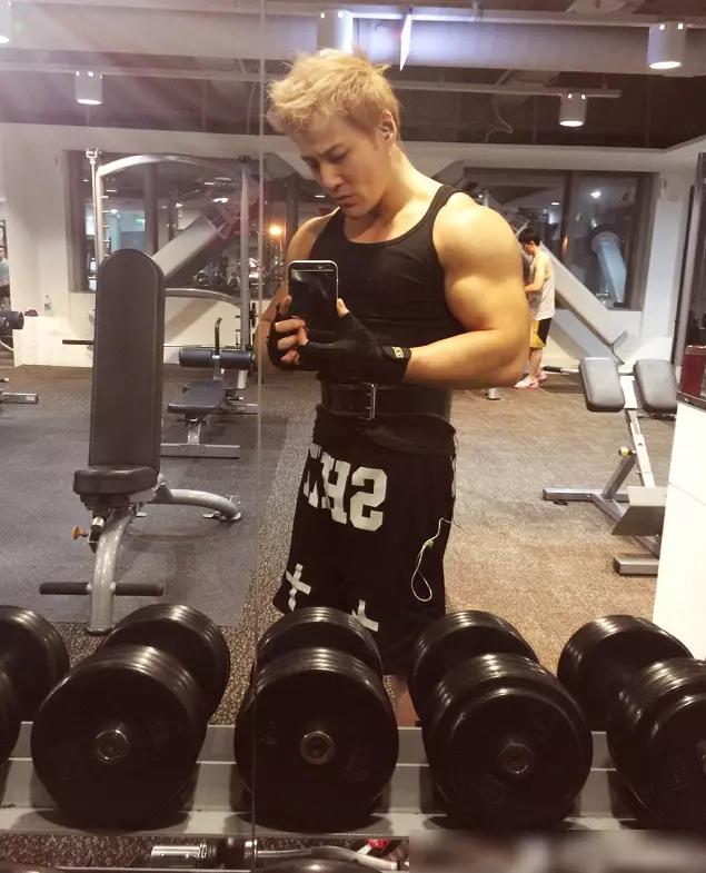 瘦成纸片人的明星,5位纸片人明星瘦成排骨