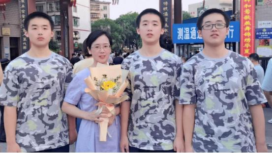 赵振兴664分！赵振中674分！赵振华654分，一门三杰