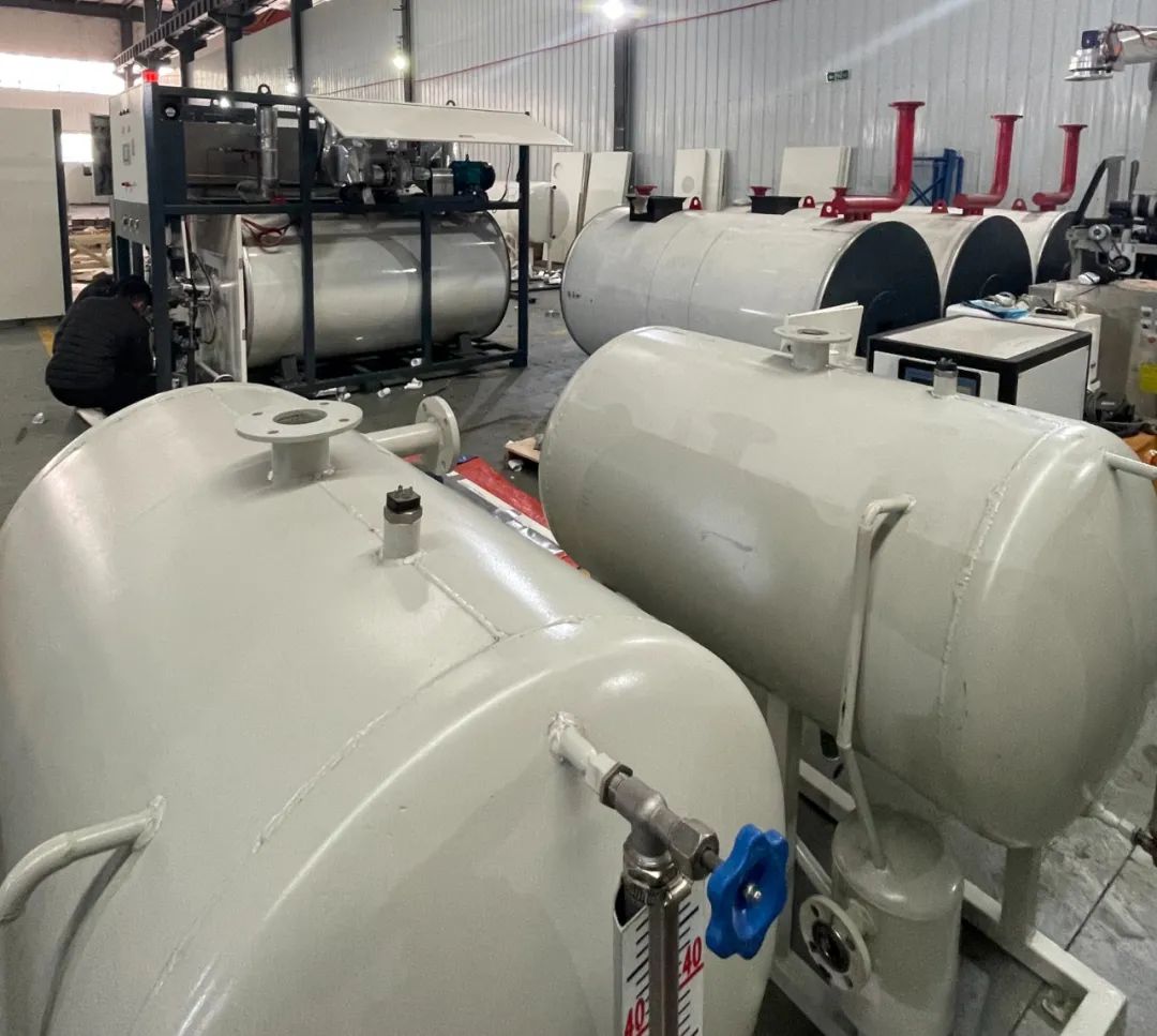 给流水线的腔室加温，用什么辅机设备？电加热模温机帮你解决！