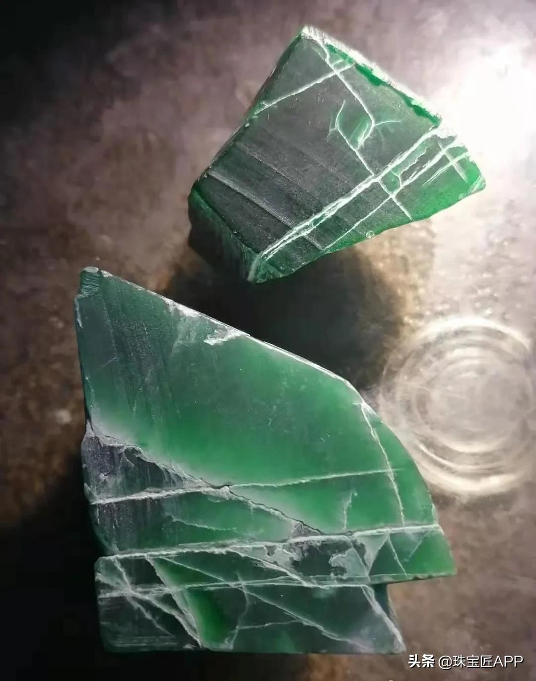 怎么区分危料和真正的翡翠,翡翠危料到底是什么