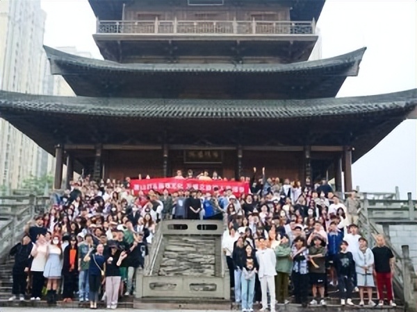 城科播音专业师生前往万盛经开区开展《采编播实训》课程教学