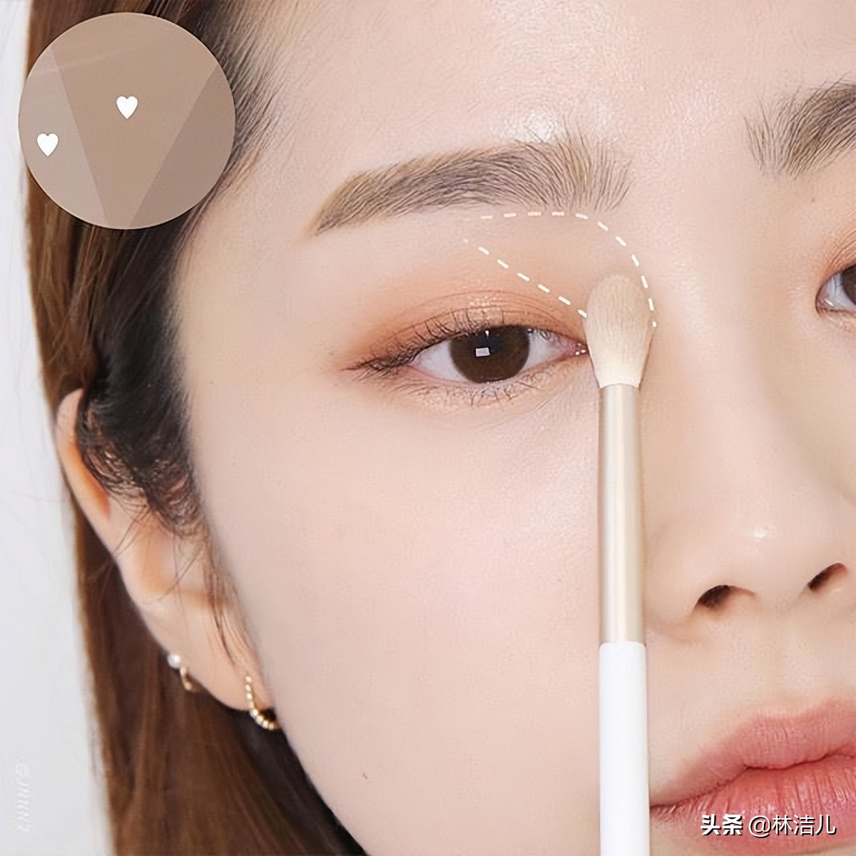 郑丽媛是长脸女星代表？她的妆容好有心机，简单6步就能缩短中庭