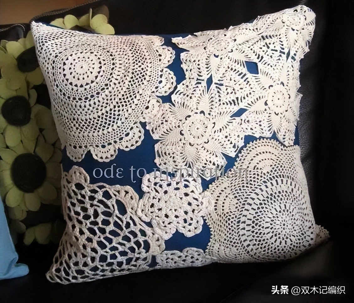 钩好的几片蕾丝缝到布艺抱枕和包包上，身价立马倍升