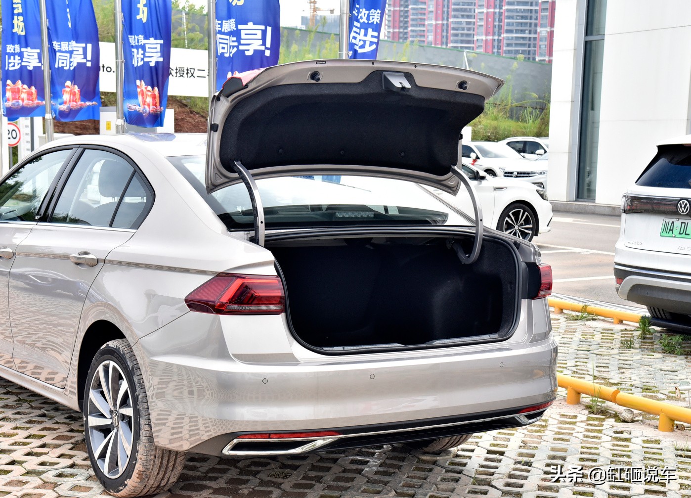 11万落地的宝来合资轿车省油,11款宝来10万左右