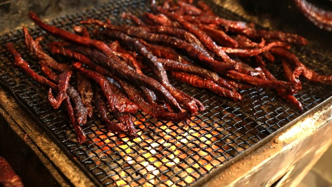 白音杭盖炭烤牛肉干非遗就业工坊入选全国“非遗工坊典型案例”