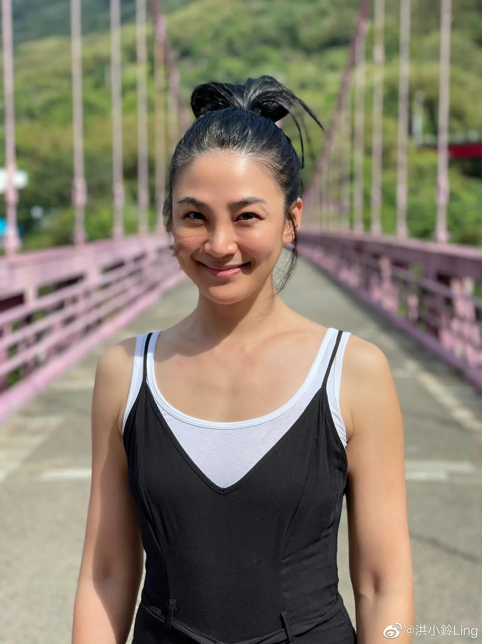 42岁胡杏儿三胎月底出生,胡杏儿41岁近照曝光