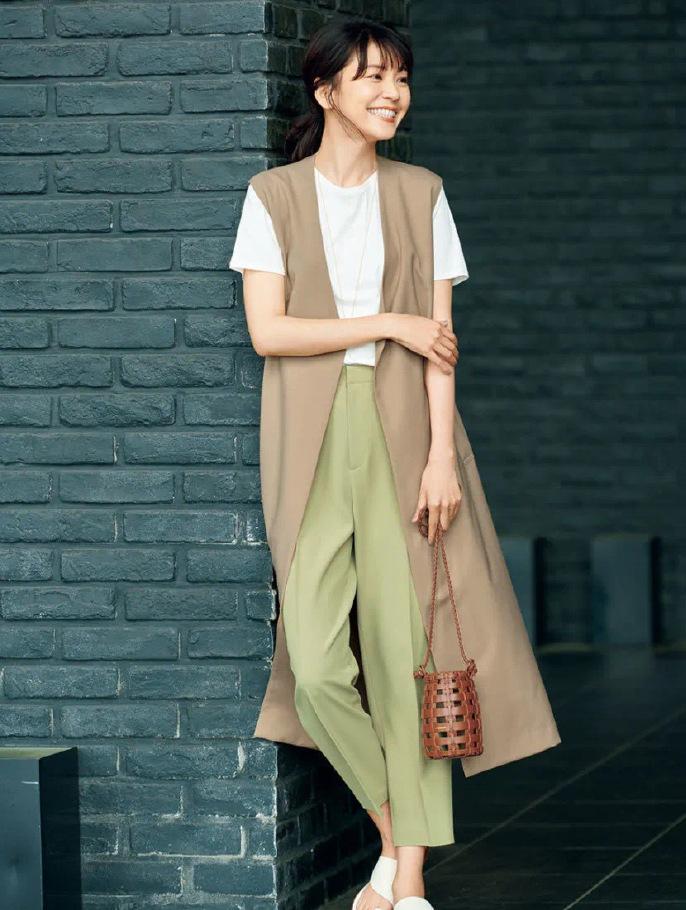 大了一码的白t恤怎么穿,瘦子穿大一码的t恤