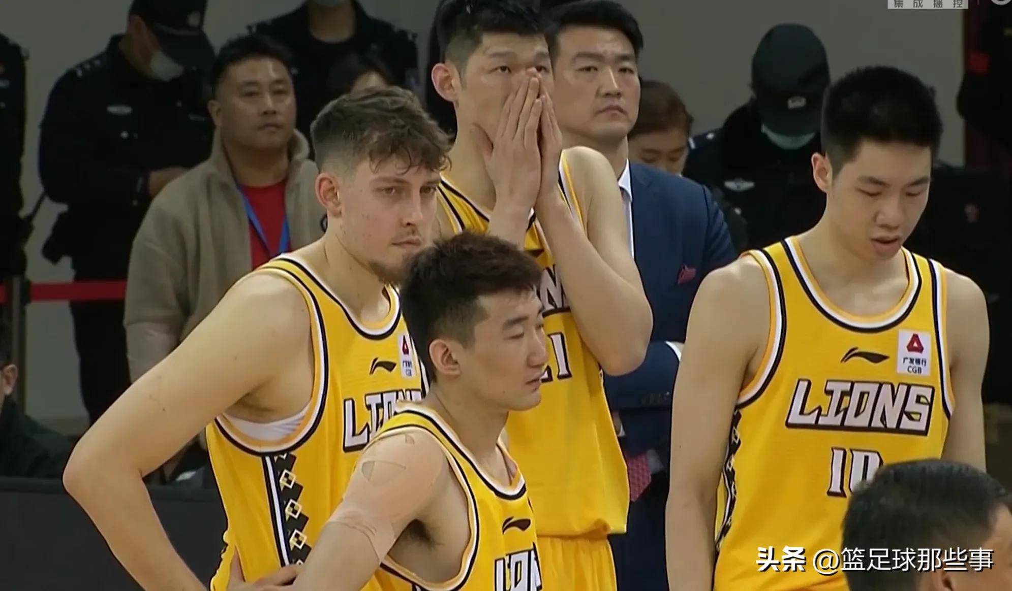 大卫詹姆斯重伤慢镜头,詹姆斯扣篮吓坏观众