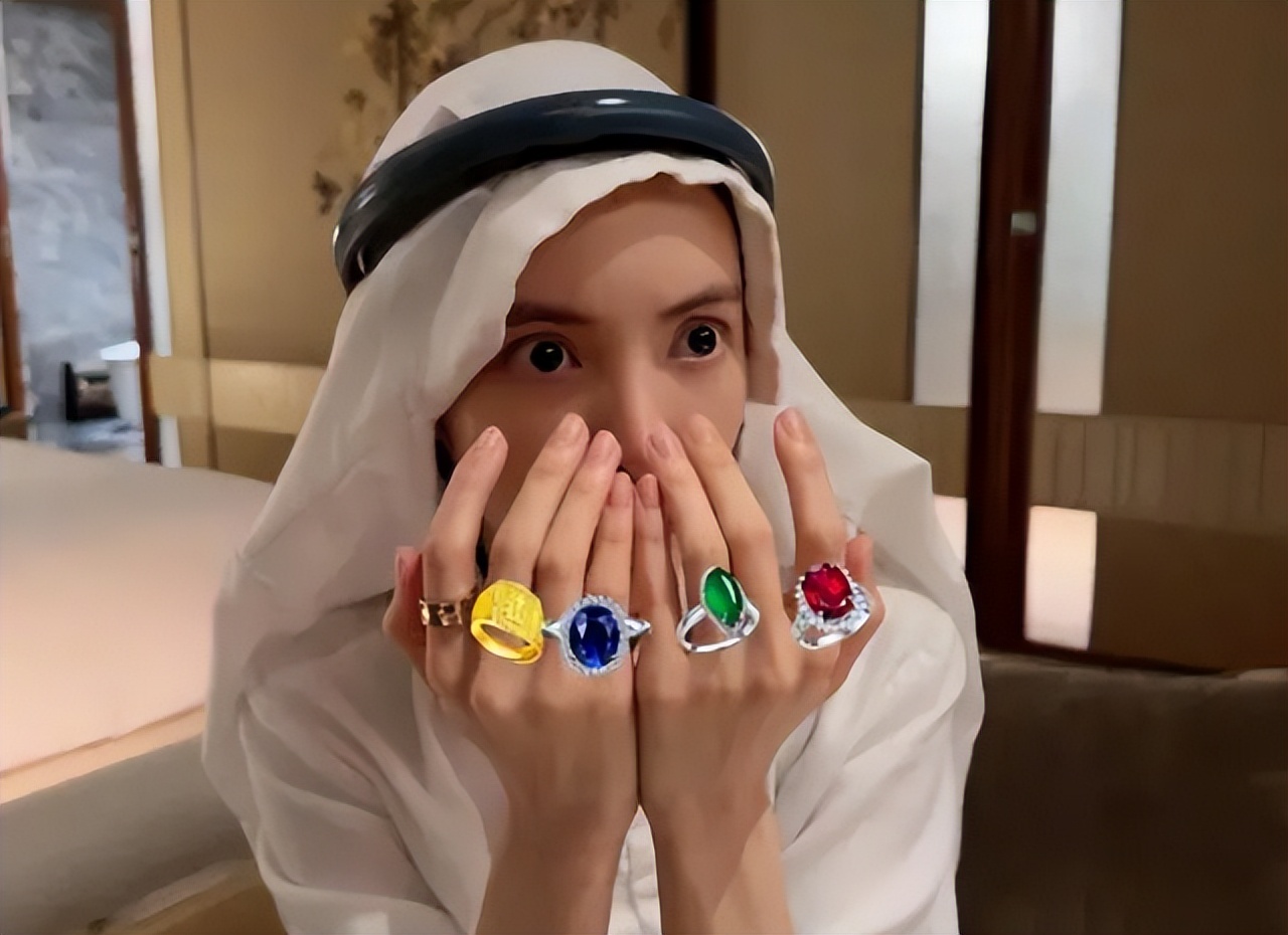 金晨模仿卡塔尔王子自拍澄清,金晨模仿卡塔尔王子自拍后的回应