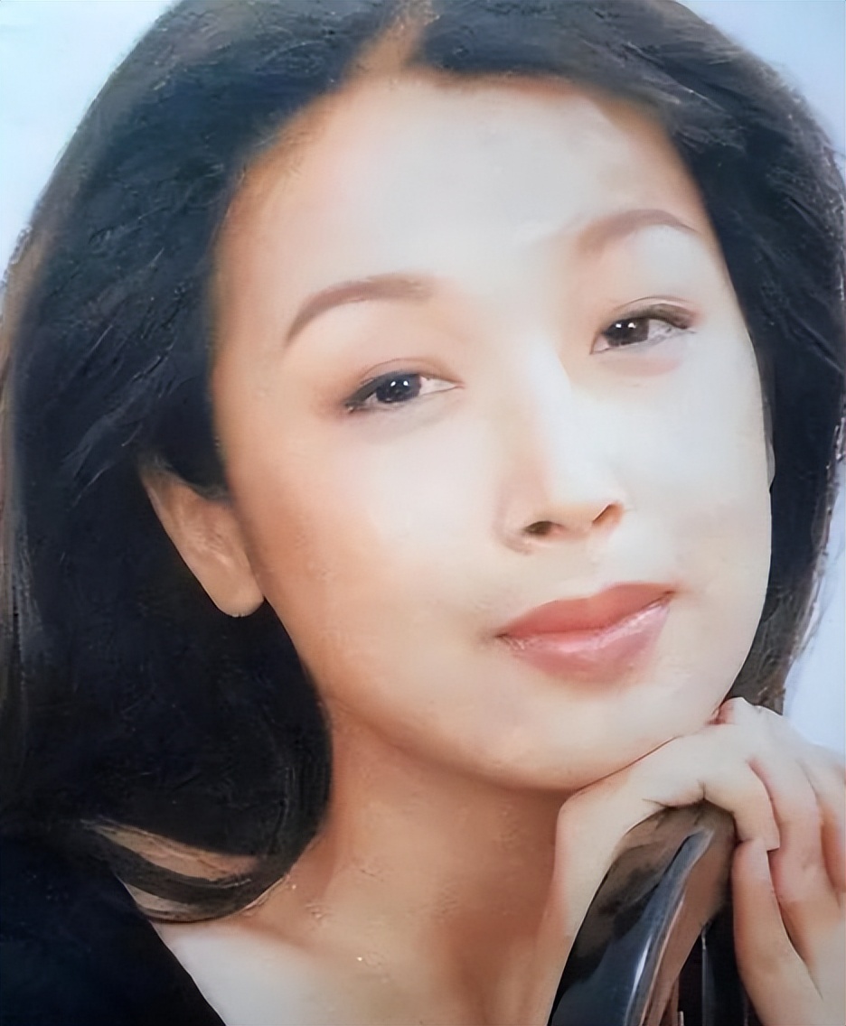 孙悦和黄晓明：八竿子打不着的人，没想到有一段“*养包**”绯闻